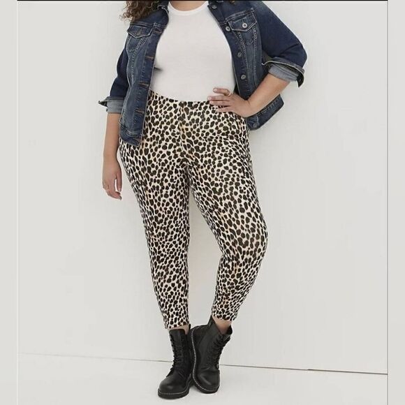 torrid Pants - Torrid leopard print pixie pants